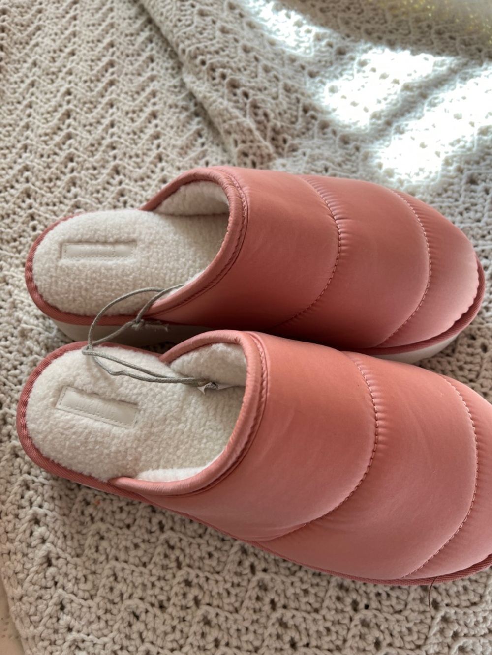 NWT size M Maeve Coral Pink Quilted Faux-Shearling Slide Slippers